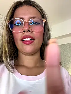 Snapshot of EMILIIA_RICHTER__ chatting on 30, 10, 2025 EMILIIA RICHTER online show from 30, 10, 2025