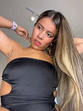 Snapshot of EMILIIA_RICHTER__ chatting on 4, 12, 2025 EMILIIA RICHTER online show from 4, 12, 2025