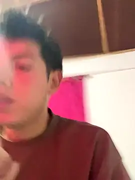 Snapshot of mattebret11 chatting on 17, 12, 2025 mattebret11 online show from 17, 12, 2025