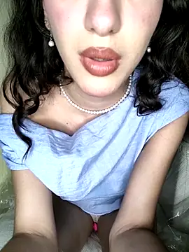 Snapshot of Emily-hottson chatting on 25, 9, 2025 Emily-hottson online show from 25, 9, 2025