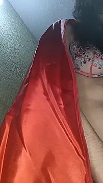 Snapshot of Emily-hottson chatting on 2, 11, 2025 Emily-hottson online show from 2, 11, 2025