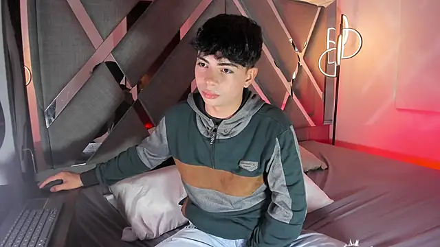 Snapshot of Peter_chase chatting on 16, 9, 2025 Peter chase online show from 16, 9, 2025