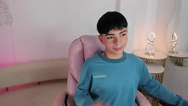 Snapshot of Peter_chase chatting on 29, 9, 2025 Peter chase online show from 29, 9, 2025