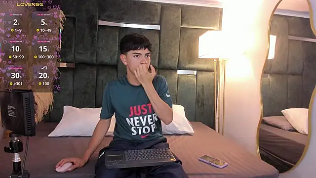 Snapshot of Peter_chase chatting on 5, 10, 2025 Peter chase online show from 5, 10, 2025