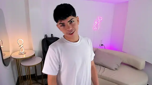 Snapshot of Peter_chase chatting on 11, 10, 2025 Peter chase online show from 11, 10, 2025