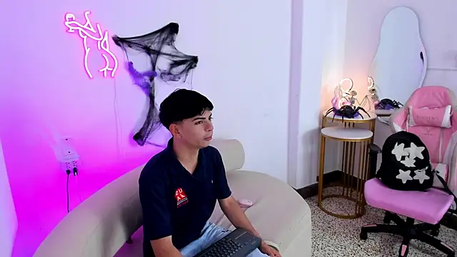 Snapshot of Peter_chase chatting on 15, 10, 2025 Peter chase online show from 15, 10, 2025