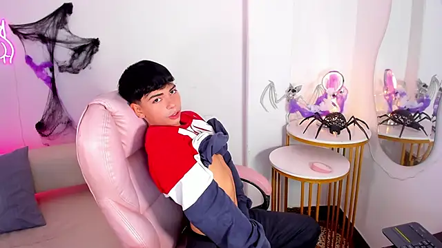 Snapshot of Peter_chase chatting on 18, 10, 2025 Peter chase online show from 18, 10, 2025