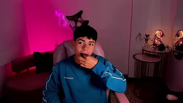 Snapshot of Peter_chase chatting on 19, 10, 2025 Peter chase online show from 19, 10, 2025