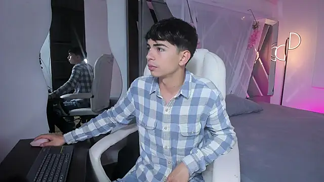 Snapshot of Peter_chase chatting on 6, 11, 2025 Peter chase online show from 6, 11, 2025