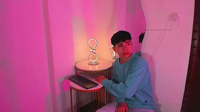 Snapshot of Peter_chase chatting on 7, 11, 2025 Peter chase online show from 7, 11, 2025