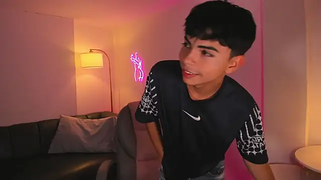 Snapshot of Peter_chase chatting on 8, 11, 2025 Peter chase online show from 8, 11, 2025