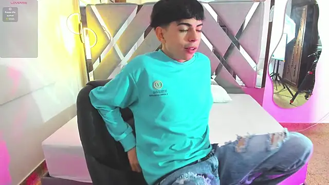 Snapshot of Peter_chase chatting on 20, 11, 2025 Peter chase online show from 20, 11, 2025