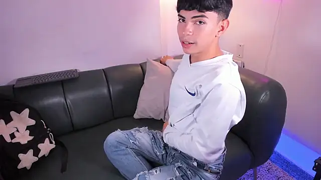 Snapshot of Peter_chase chatting on 23, 11, 2025 Peter chase online show from 23, 11, 2025