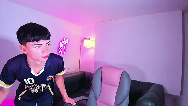 Snapshot of Peter_chase chatting on 3, 12, 2025 Peter chase online show from 3, 12, 2025