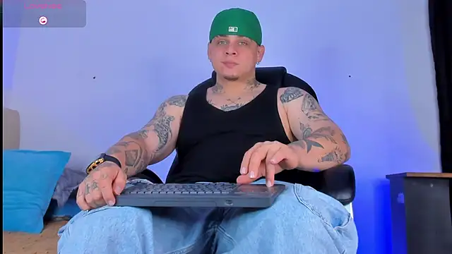 Snapshot of denis_munera chatting on 12, 10, 2025 denis munera online show from 12, 10, 2025