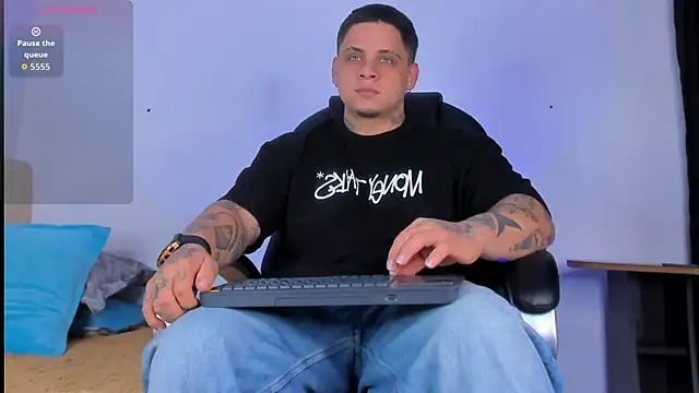 Snapshot of denis_munera chatting on 13, 10, 2025 denis munera online show from 13, 10, 2025