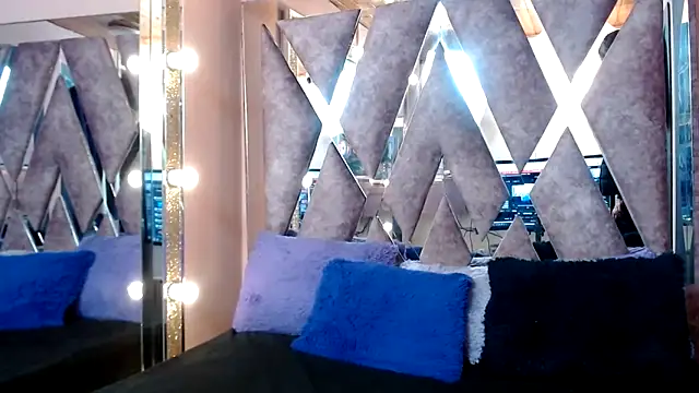 Snapshot of CRISTALHERRANZ chatting on 4, 10, 2025 CRISTALHERRANZ online show from 4, 10, 2025