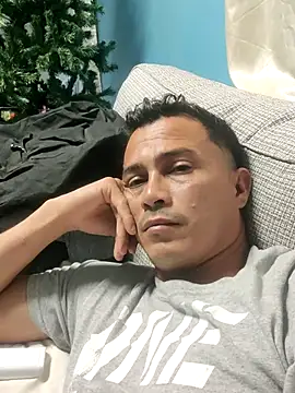 Snapshot of elflacodel25 chatting on 25, 11, 2025 elflacodel25 online show from 25, 11, 2025