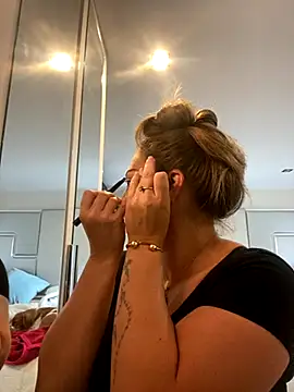 Cristalmegan online show from 9, 10, 2025