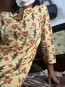 Snapshot of sweetreddy-02 chatting on 9, 10, 2025 sweetreddy-02 online show from 9, 10, 2025