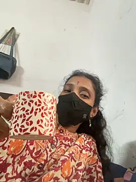 Snapshot of sweetreddy-02 chatting on 11, 10, 2025 sweetreddy-02 online show from 11, 10, 2025