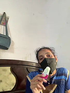 Snapshot of sweetreddy-02 chatting on 14, 10, 2025 sweetreddy-02 online show from 14, 10, 2025