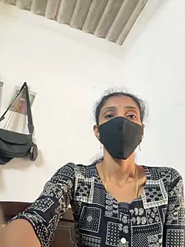 Snapshot of sweetreddy-02 chatting on 13, 11, 2025 sweetreddy-02 online show from 13, 11, 2025