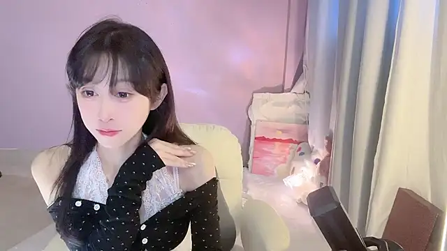 Snapshot of ai-ai-mi chatting on 11, 11, 2025 ai-ai-mi online show from 11, 11, 2025