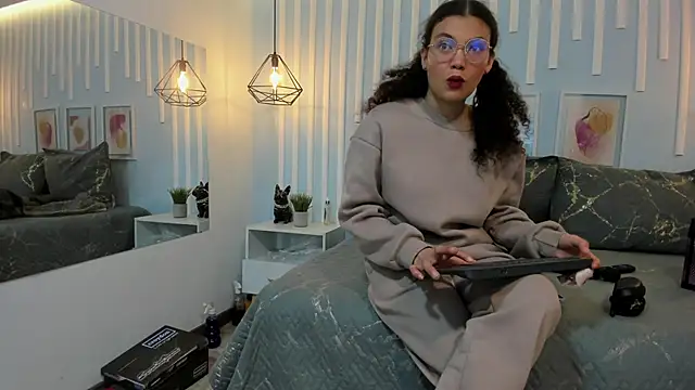 Snapshot of SweetStarr_ chatting on 21, 10, 2025 SweetStarr online show from 21, 10, 2025