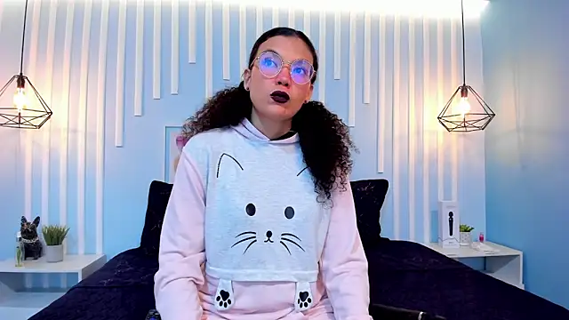 Snapshot of SweetStarr_ chatting on 28, 10, 2025 SweetStarr online show from 28, 10, 2025