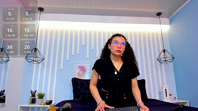 Snapshot of SweetStarr_ chatting on 30, 10, 2025 SweetStarr online show from 30, 10, 2025