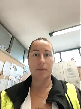 Snapshot of bichota85 chatting on 3, 10, 2025 bichota85 online show from 3, 10, 2025