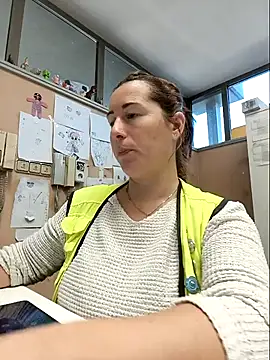 Snapshot of bichota85 chatting on 28, 10, 2025 bichota85 online show from 28, 10, 2025