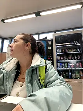 Snapshot of bichota85 chatting on 24, 11, 2025 bichota85 online show from 24, 11, 2025