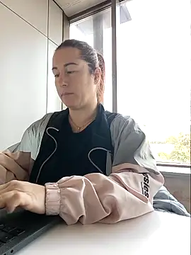 Snapshot of bichota85 chatting on 3, 12, 2025 bichota85 online show from 3, 12, 2025