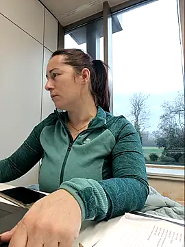 Snapshot of bichota85 chatting on 15, 12, 2025 bichota85 online show from 15, 12, 2025