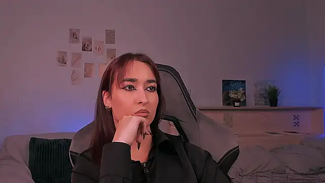 Snapshot of yourfitoviolett chatting on 9, 10, 2025 yourfitoviolett online show from 9, 10, 2025