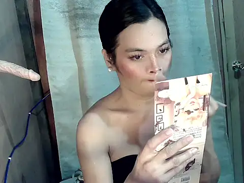 Snapshot of Nikah_loves_u chatting on 18, 12, 2025 Nikah loves u online show from 18, 12, 2025