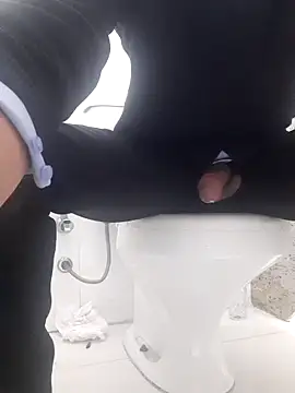 Snapshot of oi_novin2 chatting on 25, 10, 2025 oi novin2 online show from 25, 10, 2025