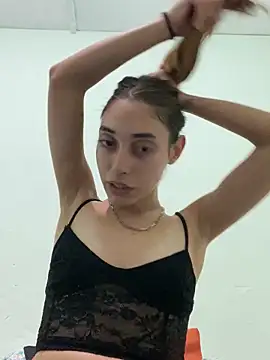 Snapshot of loirinhaaa chatting on 12, 10, 2025 loirinhaaa online show from 12, 10, 2025