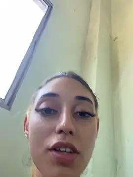 Snapshot of loirinhaaa chatting on 17, 10, 2025 loirinhaaa online show from 17, 10, 2025