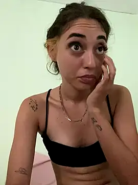 Snapshot of loirinhaaa chatting on 19, 10, 2025 loirinhaaa online show from 19, 10, 2025