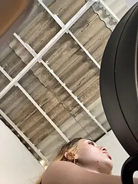 Snapshot of loirinhaaa chatting on 5, 11, 2025 loirinhaaa online show from 5, 11, 2025