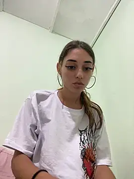 Snapshot of loirinhaaa chatting on 18, 11, 2025 loirinhaaa online show from 18, 11, 2025