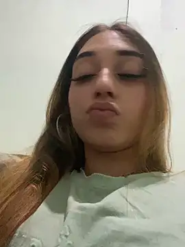 Snapshot of loirinhaaa chatting on 23, 11, 2025 loirinhaaa online show from 23, 11, 2025