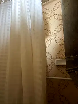 Snapshot of Ezeveron chatting on 3, 10, 2025 Ezeveron online show from 3, 10, 2025