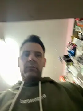 Snapshot of Ezeveron chatting on 7, 10, 2025 Ezeveron online show from 7, 10, 2025