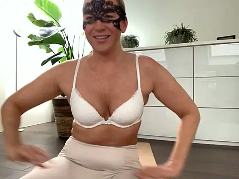 Snapshot of NikitaSky chatting on 4, 12, 2025 NikitaSky online show from 4, 12, 2025