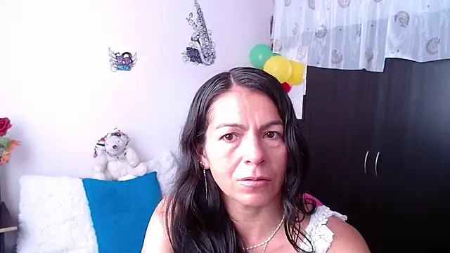 camilavargas  online show from 25, 9, 2025