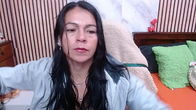 camilavargas  online show from 10, 10, 2025